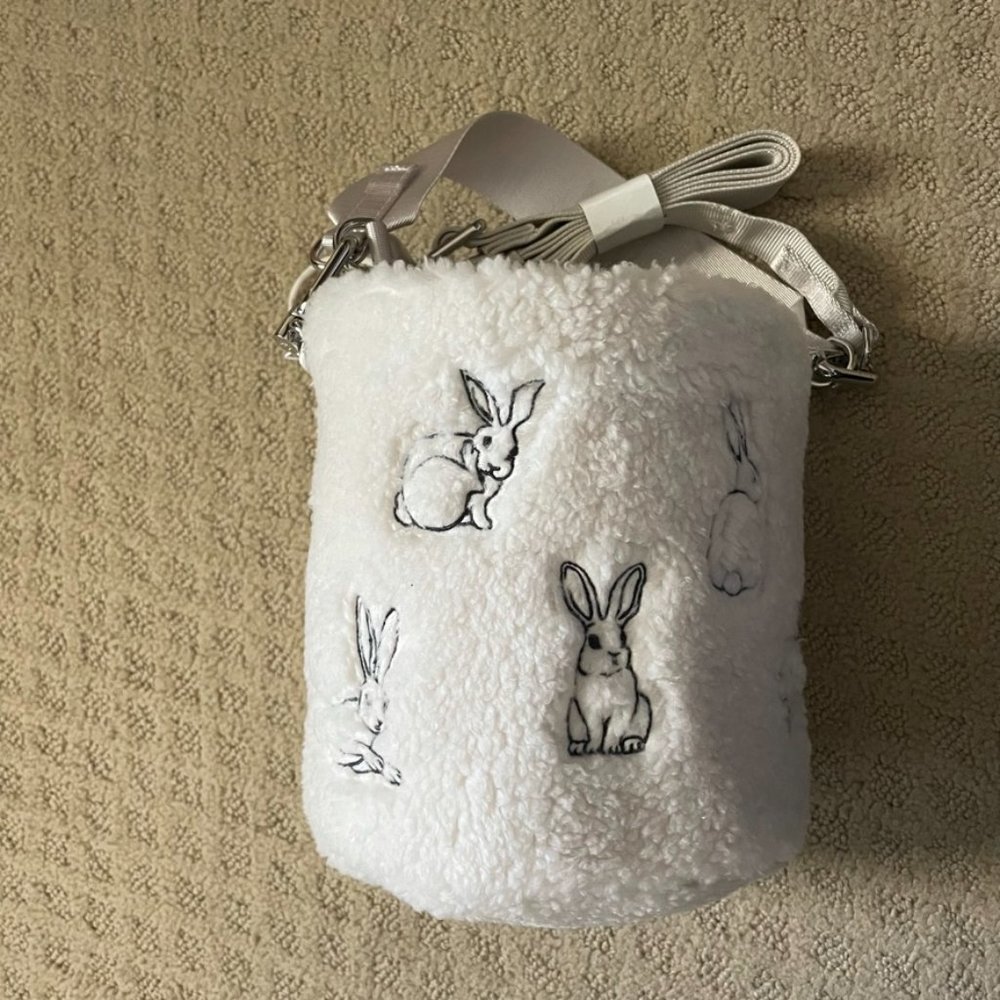 Lululemon Lunar New Year Fleece Bucket Bag - Picture 4 of 6